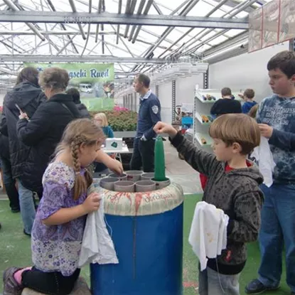 Kerzenziehen mit der Jungschar Rued - Samstag, 15. November von 9.00 bis 17.00 Uhr Kerzenziehen mit der Jungschar Rued - Samstag, 15. November von 9.00 bis 17.00 Uhr